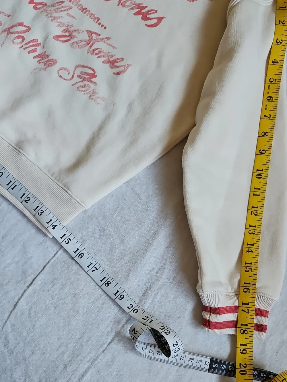 The Rolling Stones Cream Sweatshirt with TheTongue And Red Lips Logo Size Medium